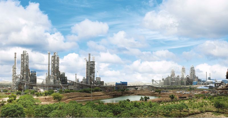 Mittlerweile entfallen  auf Schwellenländer wie Indien ein Großteil der Neuaufträge. Im Bild: Zementwerk von Shree Cement in Indien. (Bild: VDMA)
