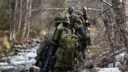 Opportunities for balance? Armaments are currently in high demand. At the same time, previously lucrative civilian industrial sectors are weakening. This virtually compels German companies to try their hand at armaments, according to a DIHK survey ...(Source:  Bundeswehr)