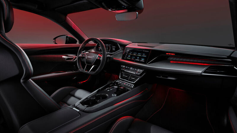 Nach wie vor faszinierend bleibt bei Audi das Infotainment. Elf Antennen, allesamt unsichtbar integriert, verbinden das Auto mit der Außenwelt. Dargestellt wird diese Welt auf dem Zentralbildschirm, über Google Earth, in höchster Brillanz. (Audi)