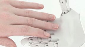 Pepper-Hersteller Softbank Robotics reagiert mit speziell auf die Covid-19-Krise angepassten Roboter-Lösungen.