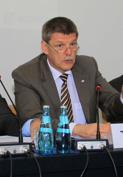 Nachdem das Chemiegeschäft in der zweiten Jahreshälfte 2011 abschwächte, steigt die Stimmung in der Branche seit Dezember 2011 wieder, resümierte Utz Tillmann, Hauptgeschäftsführer des Verbandes der Chemischen Industrie (VCI).  (Bild: Ernhofer)