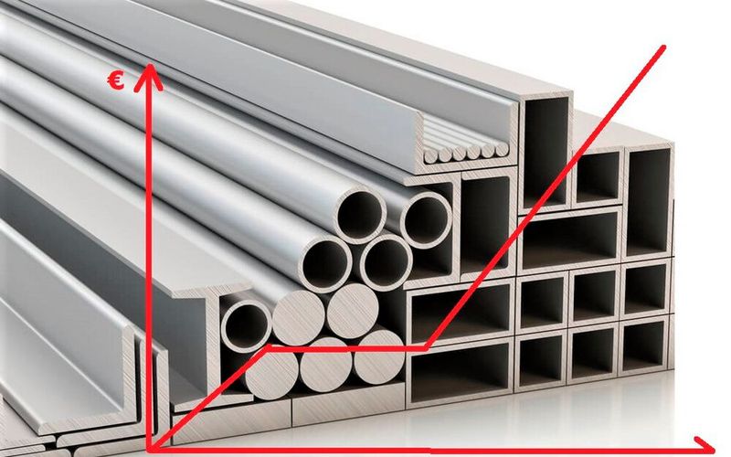 Engpaspanik treibt den Preis für Aluminium auf ein 10-Jahreshoch, wie dpa berichtet. Eine Tonne des Leichtmetalls kostet jetzt über 2726 US-Dollar (rund 2308 Euro nach momentanem Kurs).