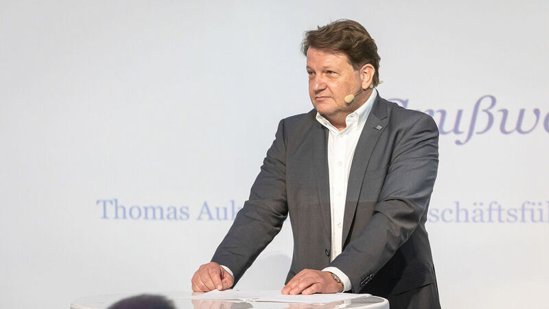 Thomas Aukamm, Hauptgeschäftsführer Zentralverband Karosserie- und Fahrzeugtechnik, hatte Informationen zu den ZKF-Initiativen IFL und Repair Pedia im Gepäck. (Stefan Bausewein)