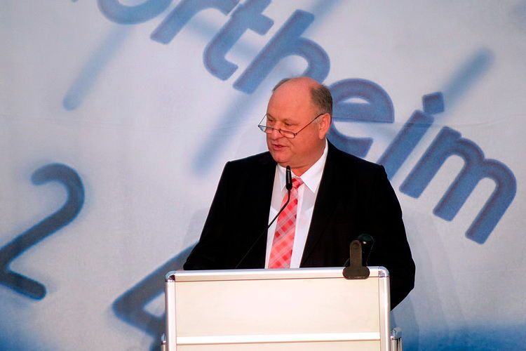 BFC-Vorstandvorsitzender Helmut Peter lobte den 54. Jahrgang: „Sie waren einfach spitze!“ (Zietz/»kfz-betrieb«)