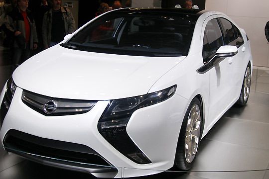 Prototy Opel Ampera: Häufig ist Weiß zugleich Signalfarbe für verbrauchsarme Modelle ... (Archiv: Vogel Business Media)