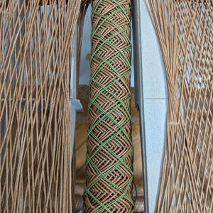 Die ungewöhnliche Optik entsteht im Strukturspulprozess. Bei dieser an den DITF entwickelten Technologie wird das Garn präzise auf einem rotierenden Dornkörper abgelegt. Nach dem Spulvorgang werden die einzelnen Garne fixiert, wodurch ein selbsttragendes Bauteil entsteht.(Bild:  DITF)