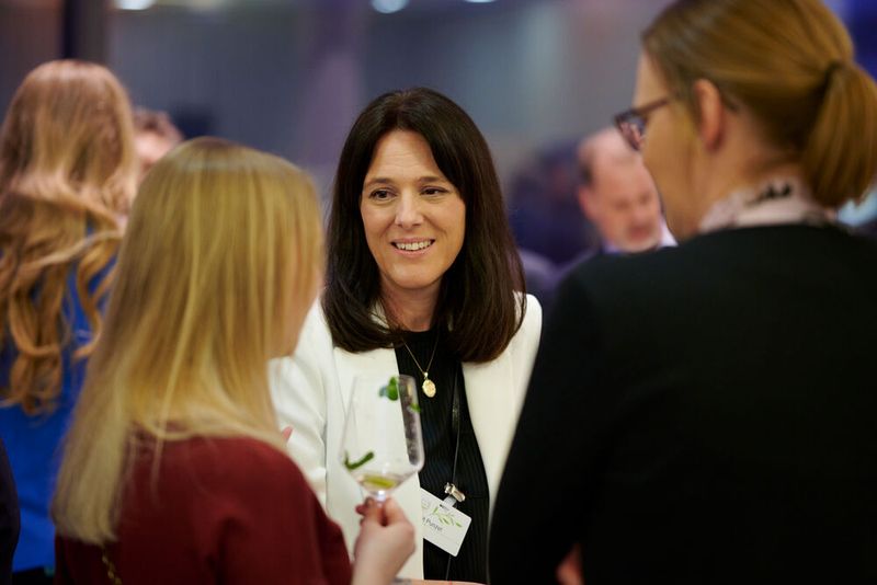 Impressionen vom ELEKTRONIKPRAXIS Frühlingsfest 2023 im Ketterer Kunst mit der Verabschiedung von Johann Wiesböck.  (Bild: © EYE AM CHRIS)