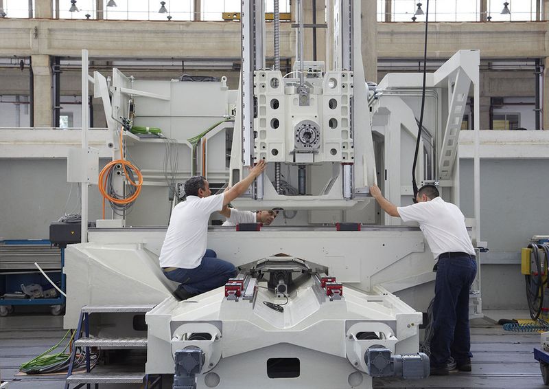 Vue du montage des centres d'usinage dans l'usine brésilienne de Heller (Image: Heller)