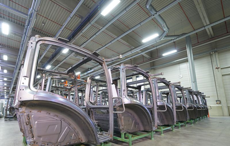 Am Standort Asbach-Bäumenheim werden pro Jahr ca. 18.000 Sicherheitskabinen für Traktoren hergestellt. (Bild: eckhardreuterfotodesign)