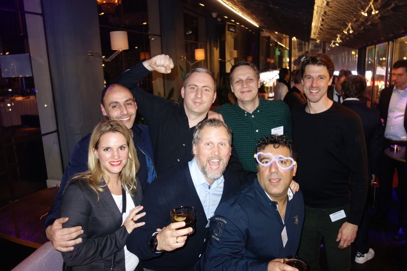 (v. l.) Bettina Roderhoff, Bel Zidane und Oliver Rösgen, Samsung, Jens Breiden und Sebastian Baumeister, ITZ, Deniz Üstün, e-systems, und Christian Schirduan, Samsung. (Bild: IT-BUSINESS)