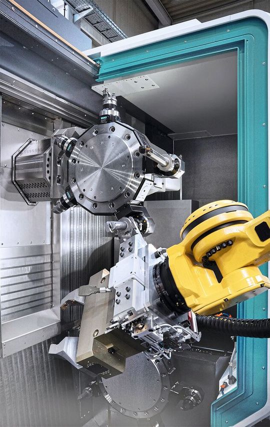 In der Roboterzelle «iXcenter L» übernimmt der Roboter den automatischen Werkzeugwechsel direkt im Revolver.(Bild:  Index-Werke GmbH & Co. KG Hahn & Tessky)