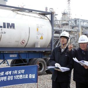 Daelim employees check the Yeosu PB plant expansion site.