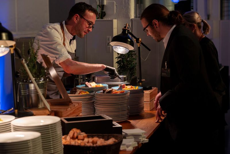 Auch das Kulinarische kam natürlich nicht zu kurz und es wurde ordentlich aufgetischt. (Bild: Vogel Communications Group / Human)