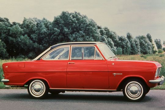 Erfolgreich wurde der Opel Kadett nicht zuletzt durch seine zahlreichen Varianten. Hierzu zählten u.a. das Coupé ab 1963 ... (Foto: Opel)