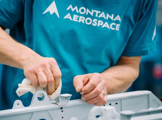 Das Schweizer Luft- und Raumfahrtunternehmen Montana Aerospace aus dem Kanton Aargau hat in diesem Geschäftsjahr ordentlich zugelegt, wie die aktuellen Zahlen zeigen. Hier die Details ...(Bild:  Montana Aerospace)