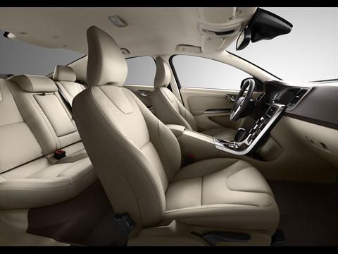...oder cremefarben: Der Innenraum des neuen Volvo S 60 wirkt sehr hochwertig. (Archiv: Vogel Business Media)