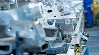 So voll stehen die Bänder bei den Zulieferern momentan nicht. Der stark zurückgegangene Neuwagenabsatz sorgt für Produktionsstopps in der Autoindustrie. (Benteler)