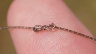 So sieht der Faser-Chip aus. Laut dem Forscherteam der Fudan University ist er sehr belastbar. (Bild: Fudan University)