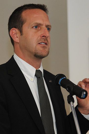 Todd Gaffner stellte die Opel-Service-Strategie 2008 vor, die bestehende Kunden an die Opel-Service-Werkstätten binden und abgewanderte Kunden zurückgewinnen soll. (Archiv: Vogel Business Media)