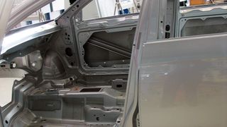 Im neuen VW Passat wird eine komplette Teilefamilie der integrierten Fahrgastzelle durch Presshärten hergestellt.Bild: Munde (Archiv: Vogel Business Media)