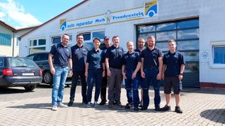 Tolles Team mit tollen Leistungen und einer ebensolchen Reputation: Das beschert Freudenstein Autoreparatur und Handel  2024 einen Platz in den Top 10 des Deutschen Werkstattpreises. (Bild: Rosenow – VCG)