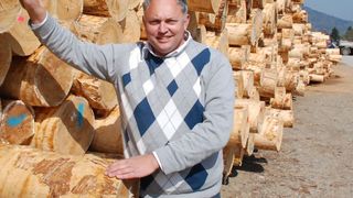 Thomas Wildberger, Geschäftsführer  Lindner Suisse, verwendet für seine Holzwolle nur Qualitätsholz aus Schweizer Wäldern.  (Bild: Lindner Suisse)