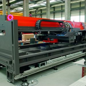 Bild 2: Bei den neuen Laserschneidmaschinen kommen nur vorkonfektionierte Energiekettenzuführungen zum Einsatz.
