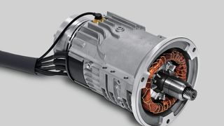 Elektrische Kompressoren- und Lüfterantriebe entlasten den Verbrennungsmotor und tragen zur Kraftstoffeinsparung bei. (Bilder: Linde Material Handling GmbH, Linde Hydraulics) (Archiv: Vogel Business Media)