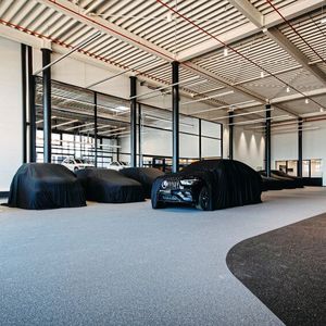 Ein Highlight ist der spartenübergreifende Bereich für die Fahrzeugauslieferung.(Bild:  Gürel Sahin)