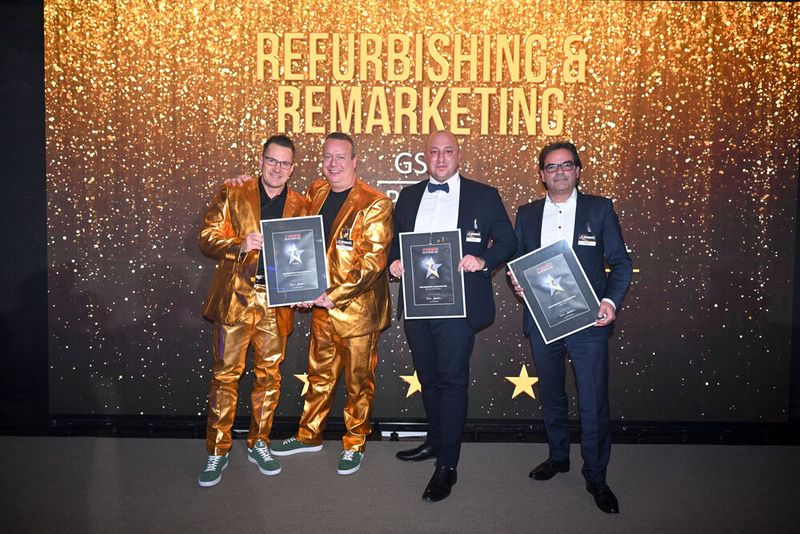 Die Hardware-Kategorie bei „Refurbishing & Remarketing“ gewinnen. Marc Adelberg und Ralf Schweizer, GSD (Platin), Marco Kuhn, bb-net (Gold) und Mike Reif, AfB (Gold) (Bild: Hannes Magerstädt)
