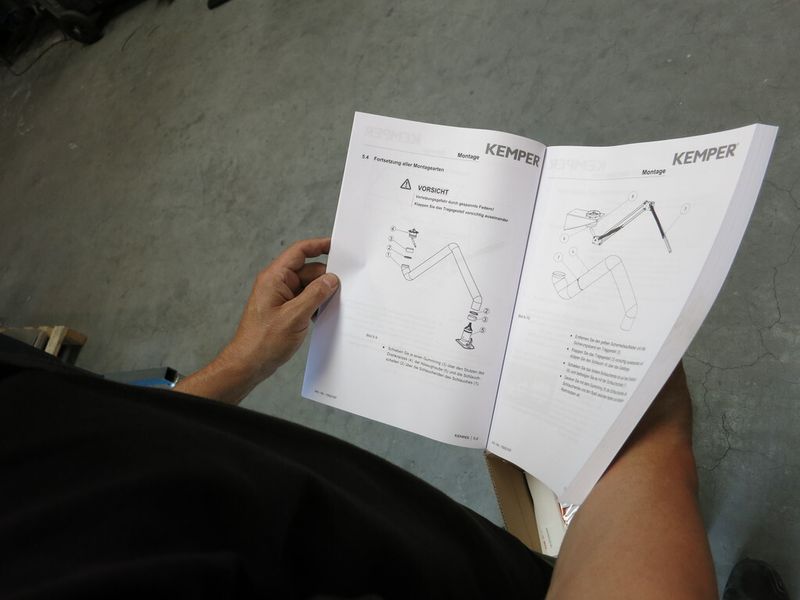 Ein ausführliches Handbuch in mehreren Sprachen hilft auch ungeübten Mitarbeitern bei der Aufstellung des Maxi Fil. (Bild: Finus)