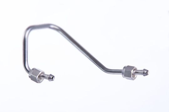 Das ist die „Biege“ in die wasserstoffbasierte Energiezukunft: Leitungen, die mit einem speziellen Voss-System hochdicht verbunden werden können. Das, und passende Hochdruckventile, dominieren den Auftritt des Unternehmens auf der diesjährigen Hannover Messe.(Bild:  Voss Fluid)