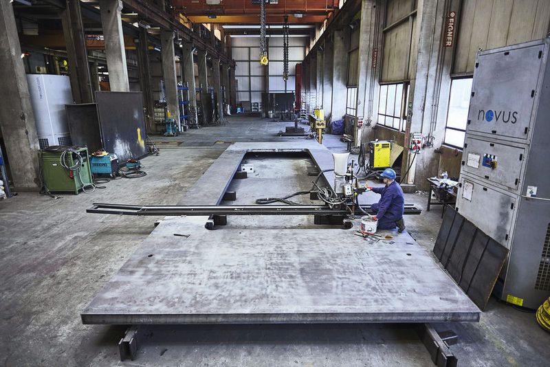 Schuler beauftragte Jebens, Spezialist für große, schwere Brennzuschnitte und montagefertige Schweißbaugruppen mit der Fertigung der Pressenplatten. (Jebens)