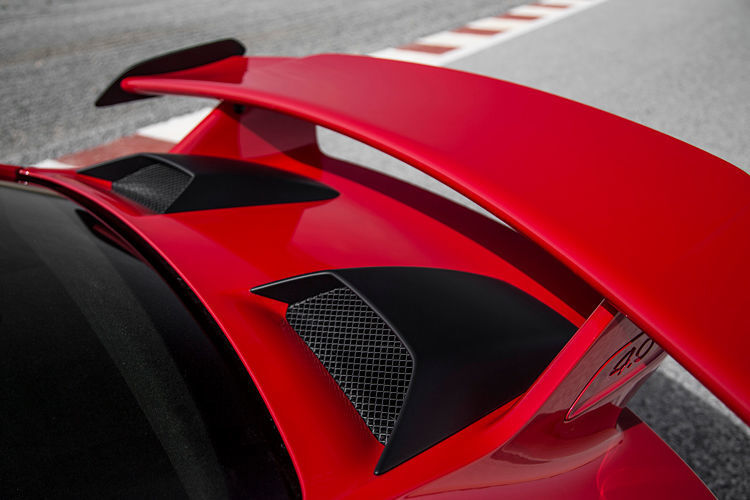 Bug- und Heckteil sind sowohl gewichtsmäßig als auch aerodynamisch optimiert.  (Porsche)