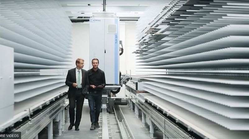 Moderne Produktion: Ein neues Kundencenter und eine Möbelproduktion mit vernetzer Anlage. (Bild: erfi)