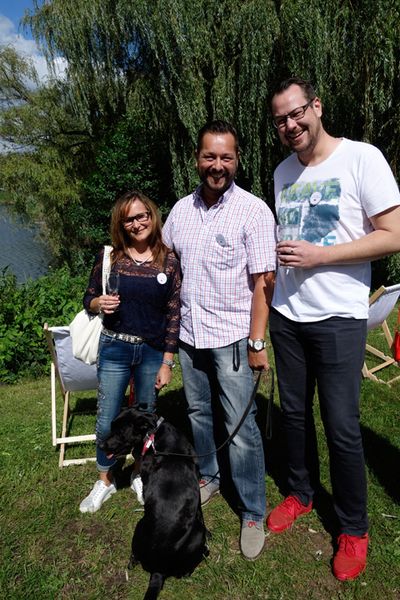 Heike und Sascha Breuer, Creative, und Stefan Teichmann, Littlebit, und der Hund schützt seine Privatsphäre. (Bild: IT-BUSINESS)