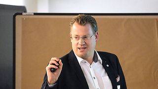 Carsten Beuß fordert ein klares Bekenntnis zur E-Mobilität.  (Zietz/»kfz-betrieb«)