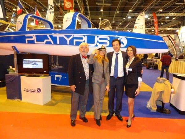 Präsentation des elektrisch angetriebenen Freizeit-Boots Platypus auf dem Salon Nautique de Paris 2012 (Bild: Platypus)