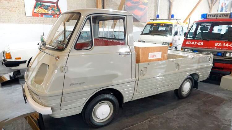 Der von 1966 ab gebaute „Bongo“ besaß einen Heckmotor und hatte das gleiche Fahrgestell wie der Pkw Mazda 1000. Aufgrund ihrer niedrigen Übersetzung waren die Fahrzeuge sehr leistungsstark und hatten eine Nutzlast von bis zu einer Tonne. Neben Großbritannien und Irland exportierte Mazda den Bongo auch nach Skandinavien und in andere kleinere Märkte Europas.  (Bild: Dominsky/»kfz-betrieb«)