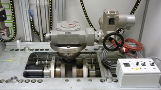 Die tri-exzentrische Absperrklappe auf dem Prüfstand. Die Dichtung entspricht den hohen Anforderungen der TA-Luft sowie der DIN ISO 15848-1. (Ari Armaturen)