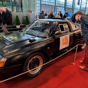 Ein echt seltenes Teil im einstigen Rallye-Zirkus war dieser Toyota MR2. Mit Hilfe eines neu entwickelten 2,1-Liter-Turbotriebwerk sowie Allradantrieb sollte der Februar 1985 entwickelte Wagen für Furrore in der neu installierten Gruppe S in der Rallye-WM sorgen. Die Gruppe S sollte die Gruppe B ablösen und auf die bis dahin geltende kostenintensive Mindestauflage von 200 Fahrzeugen verzichten. Doch daraus wurde nichts. (Bild:  Dominsky – VCG)