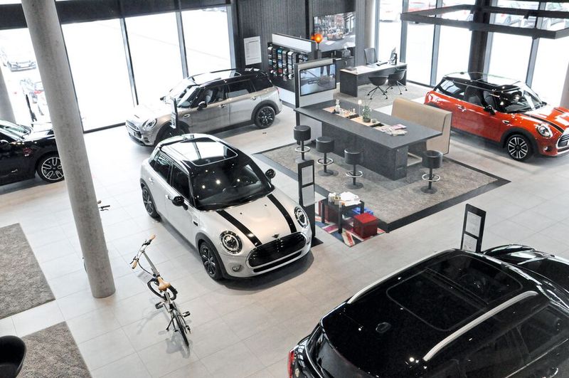 Die Neuwagen-Präsentation ... (Bild: Wehner / »kfz-betrieb«)