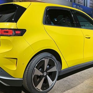 Das Fahrzeug startet künftig zu einem Einstiegspreis von 25.000 Euro. Jetzt, zum Beginn des Vorverkaufs, gibt es diese günstigeren Modellvarianten allerdings noch nicht.(Bild:  Achter – VCG)