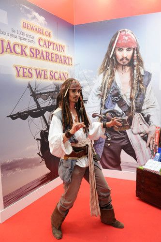 ... mit seinem Teilegeschäft „Jack Sparepart“. (Foto: Mack)