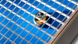 Kompakte Größe und einfache Funktion: Der Spill Guard ist für jede Auffangwanne geeignet.
 (Denios)