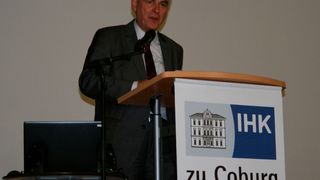 Professor Gerhard Lindner, Institut für Sensor-und Aktortechnik (ISAT) in Coburg: „Auf dem Mars ist bereits Realität, was auf der Erde noch Zukunftsmusik ist. Ohne die Anwesenheit von Menschen sind dort alle Objekte untereinander drahtlos vernetzt, um miteinander kommunizieren zu können.“ (Bild: IHK zu Coburg)