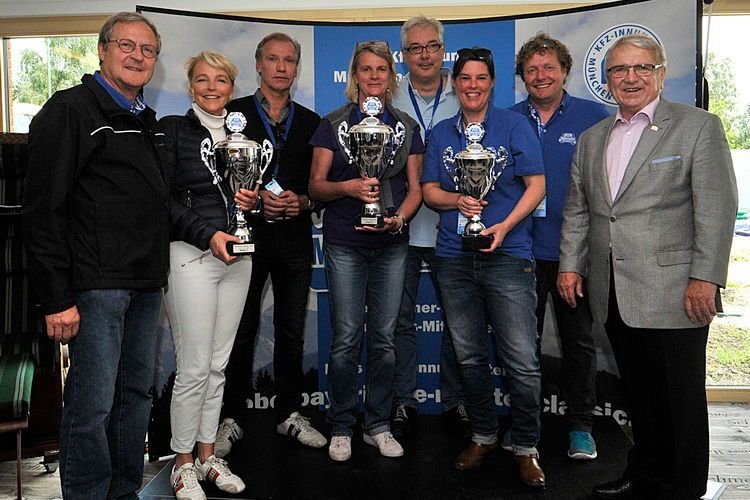 Am Ende wurden die Sieger prämiert von Obermeister Hans Medele (li.) und Präsident Klaus Dieter Breitschwert (re.). (Zietz /»kfz-betrieb«)