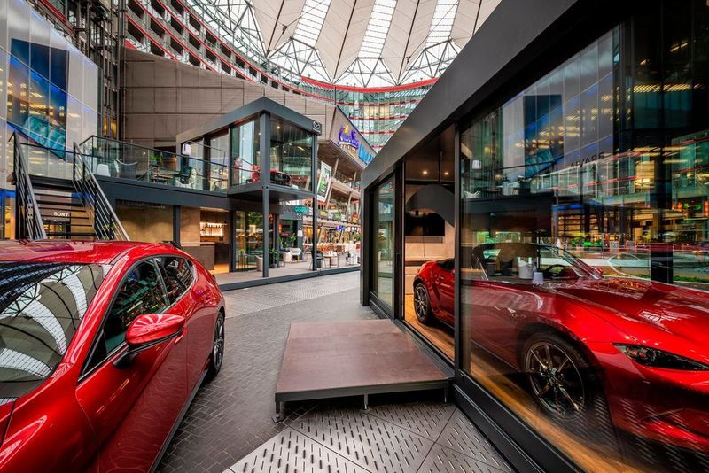 Die erste Station ist das Berliner Sony-Center. (Mazda)