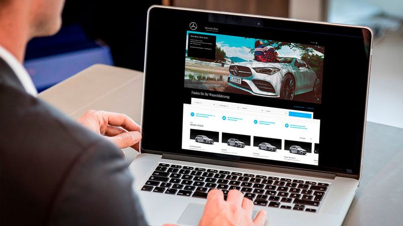 Bei Mercedes kann man den Autokauf inzwischen komplett online abwickeln.(Bild:  Daimler)