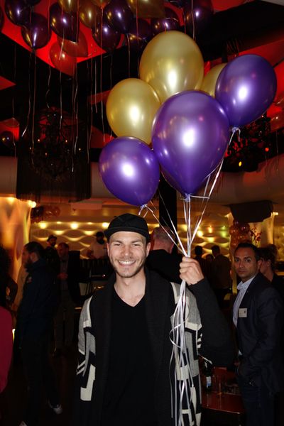 Max Pingel, Clubmanager, dekoriert für die After Show Party. (Bild: IT-BUSINESS)